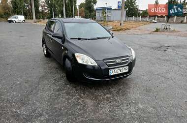 Хэтчбек Kia Ceed 2007 в 