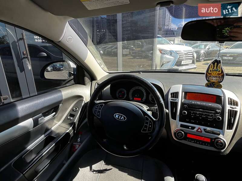 Хэтчбек Kia Ceed 2008 в Киеве