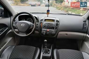 Хэтчбек Kia Ceed 2007 в 