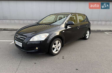 Хэтчбек Kia Ceed 2008 в 
