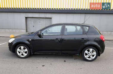 Хэтчбек Kia Ceed 2008 в 