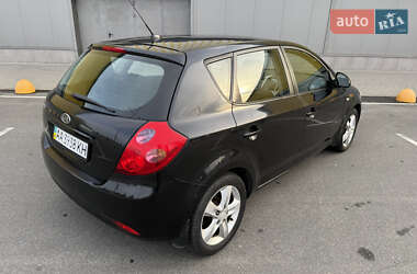 Хэтчбек Kia Ceed 2008 в 