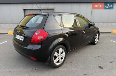 Хэтчбек Kia Ceed 2008 в 