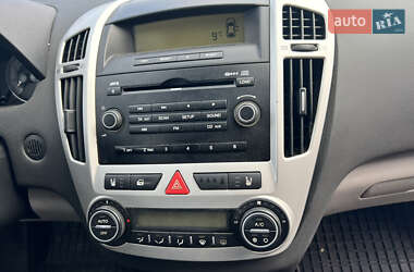 Хэтчбек Kia Ceed 2007 в 