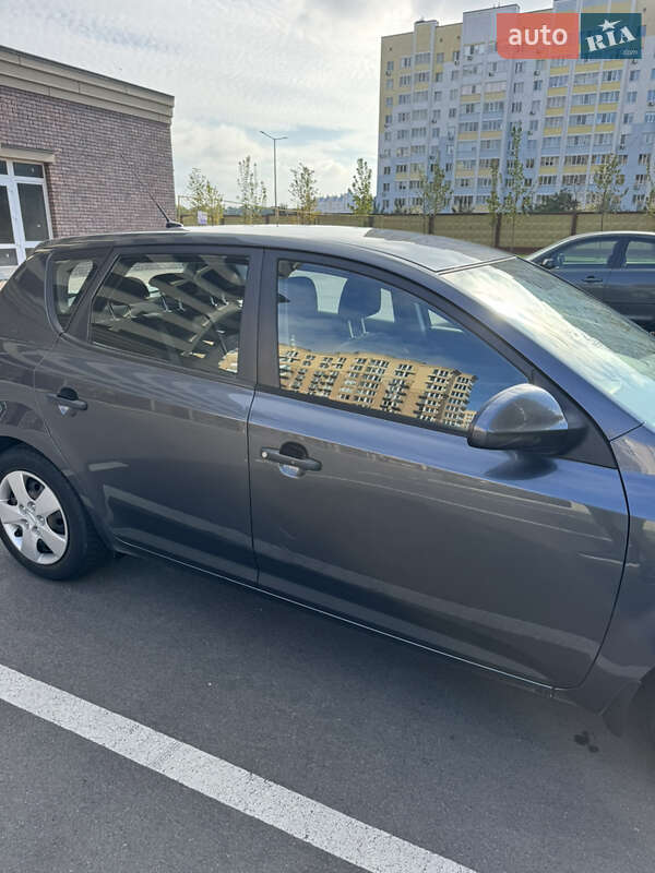 Хэтчбек Kia Ceed 2009 в Киеве