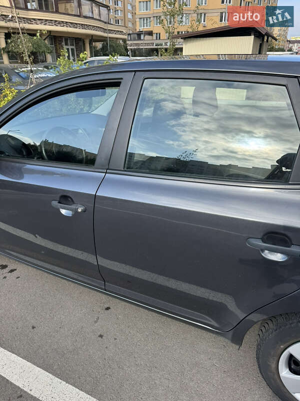 Хэтчбек Kia Ceed 2009 в Киеве