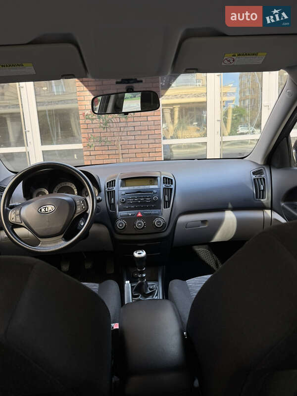 Хэтчбек Kia Ceed 2009 в Киеве