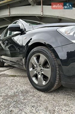 Хэтчбек Kia Ceed 2009 в 