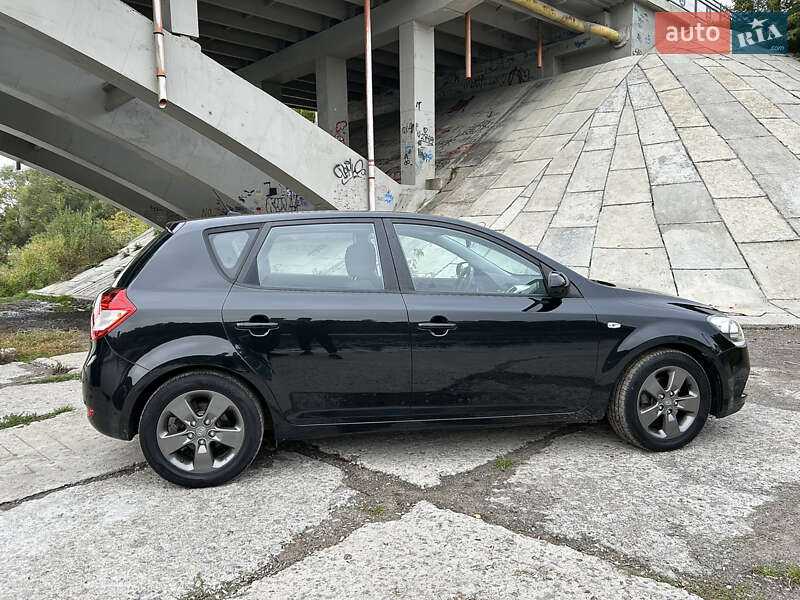 Хэтчбек Kia Ceed 2009 в Виннице