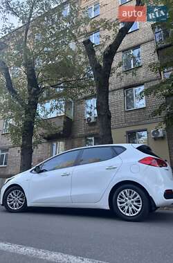 Хэтчбек Kia Ceed 2013 в 