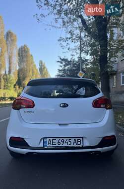 Хэтчбек Kia Ceed 2013 в 