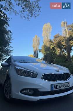 Хэтчбек Kia Ceed 2013 в 