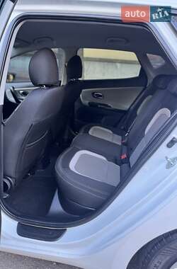 Хэтчбек Kia Ceed 2013 в 