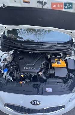 Хэтчбек Kia Ceed 2013 в 