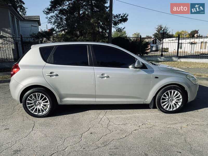Хэтчбек Kia Ceed 2007 в Полтаве