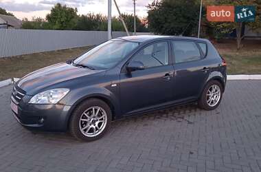 Хэтчбек Kia Ceed 2008 в Новониколаевке