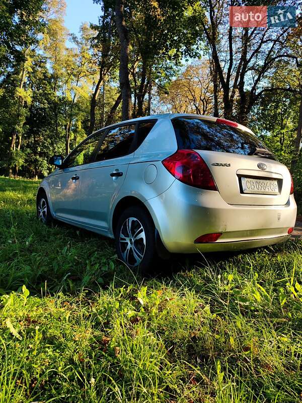 Хэтчбек Kia Ceed 2008 в Чернигове