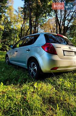 Хэтчбек Kia Ceed 2008 в 