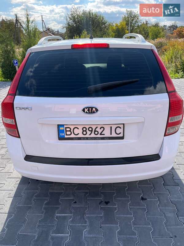 Хэтчбек Kia Ceed 2009 в Комарному