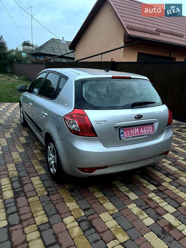 Хэтчбек Kia Ceed 2010 в Нежине