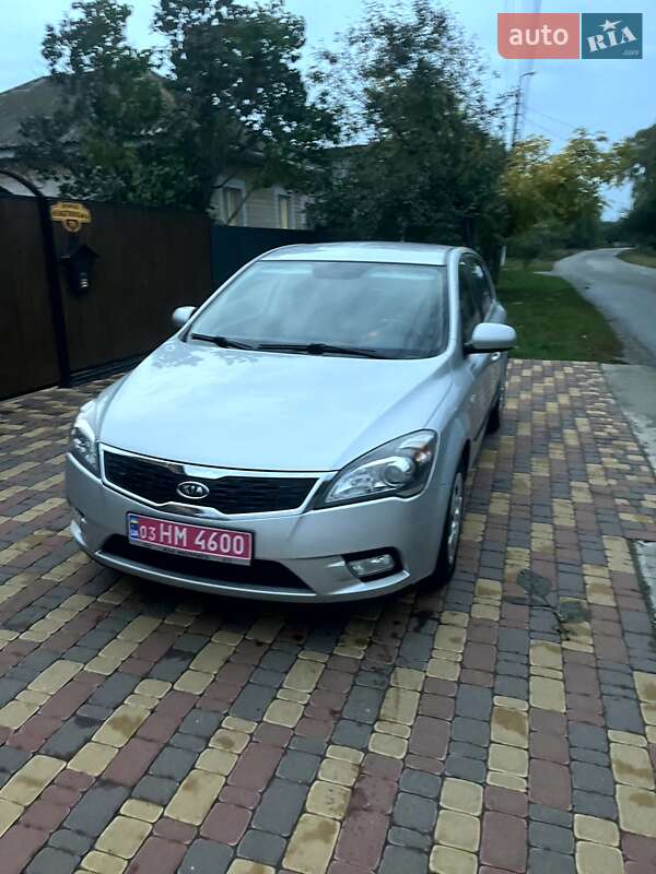 Хэтчбек Kia Ceed 2010 в Нежине