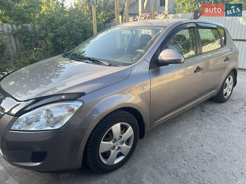 Хэтчбек Kia Ceed 2008 в Житомире фото 2 Хэтчбек Kia Ceed 2008 в Житомире