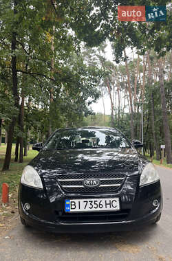 Хэтчбек Kia Ceed 2008 в 