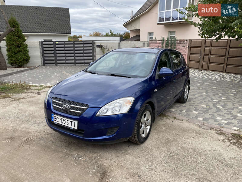 Хэтчбек Kia Ceed 2009 в Харькове