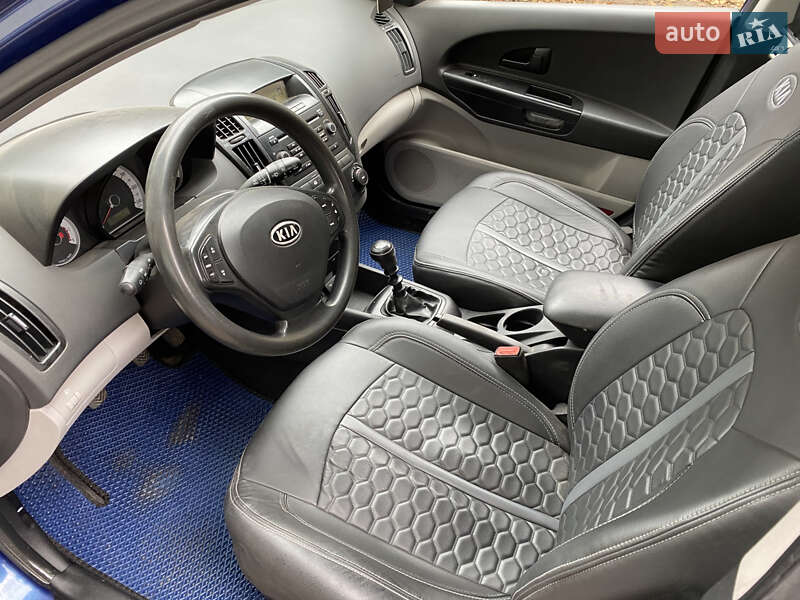 Хэтчбек Kia Ceed 2009 в Харькове