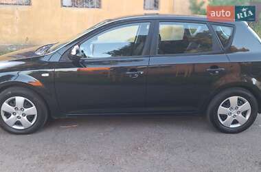Хэтчбек Kia Ceed 2008 в 
