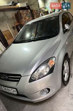 Хэтчбек Kia Ceed 2008 в Южноукраинске