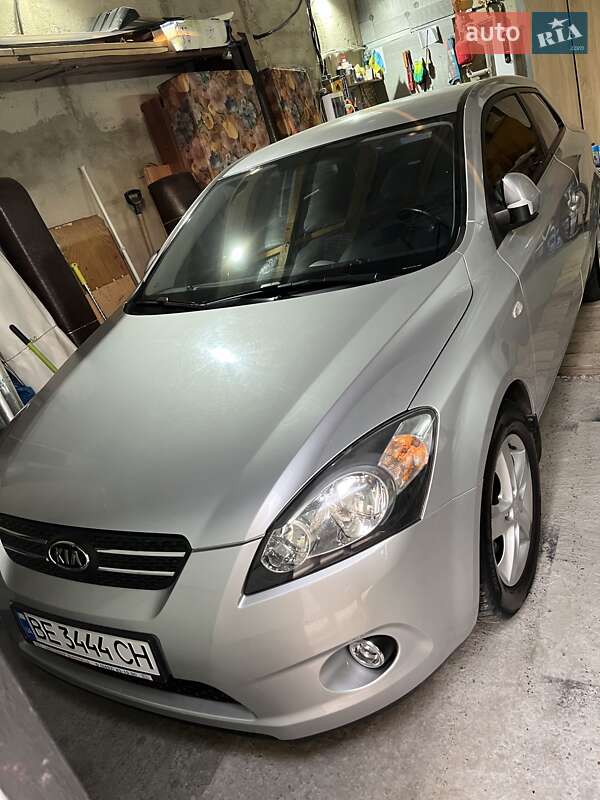 Хетчбек Kia Ceed 2008 в Южноукраїнську фото Хетчбек Kia Ceed 2008 в Южноукраїнську