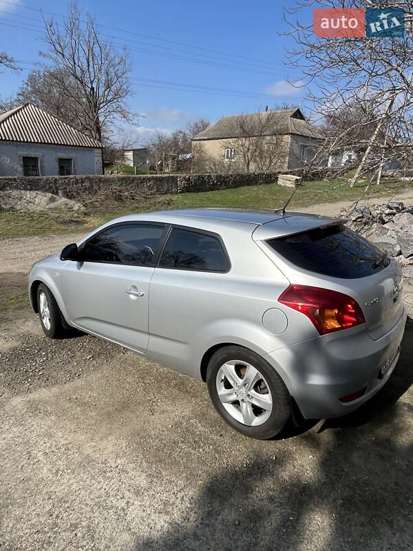 Хетчбек Kia Ceed 2008 в Южноукраїнську фото 12 Хетчбек Kia Ceed 2008 в Южноукраїнську