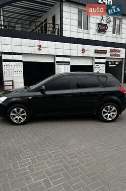 Хэтчбек Kia Ceed 2007 в 
