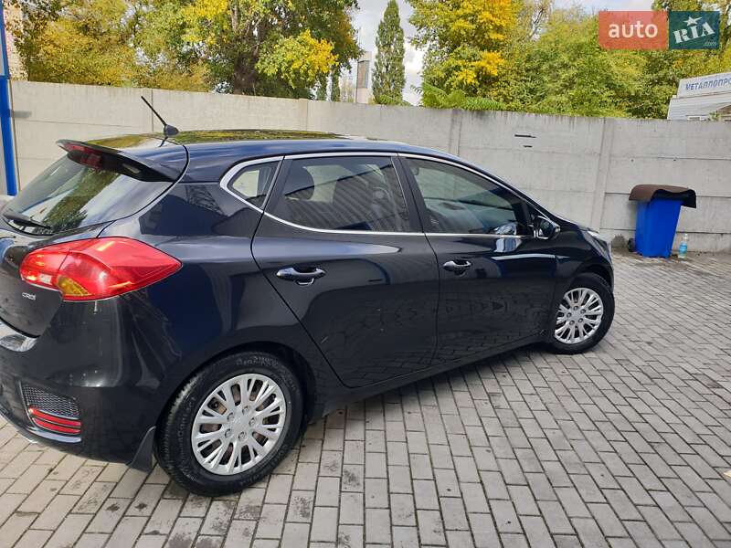 Хэтчбек Kia Ceed 2016 в Горишних Плавнях