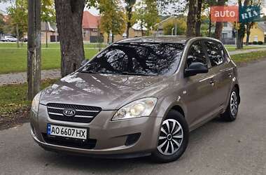 Хэтчбек Kia Ceed 2008 в Мукачево