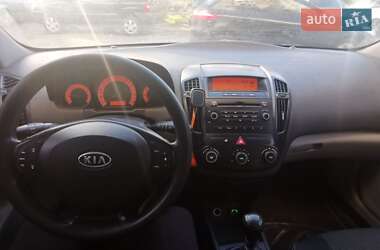 Хэтчбек Kia Ceed 2008 в 
