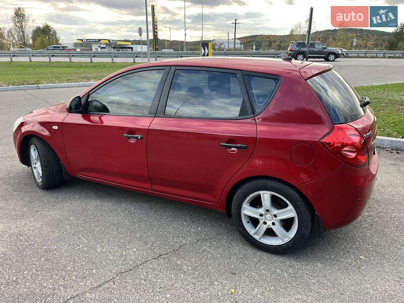 Хэтчбек Kia Ceed 2008 в Киеве