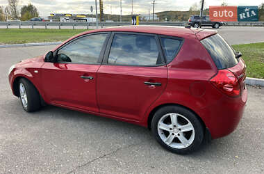 Хэтчбек Kia Ceed 2008 в 
