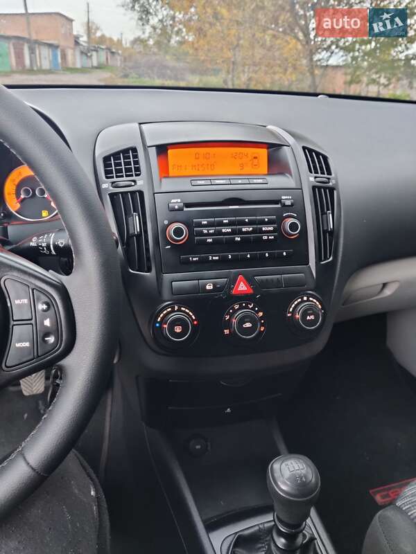 Хэтчбек Kia Ceed 2008 в Казатине фото 5 Хэтчбек Kia Ceed 2008 в Казатине