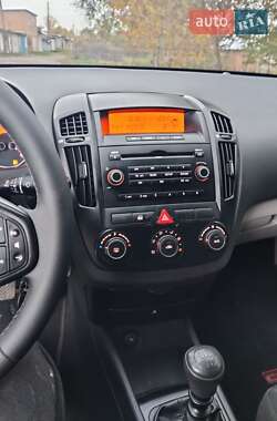 Хетчбек Kia Ceed 2008 в  фото 5 Хетчбек Kia Ceed 2008 в