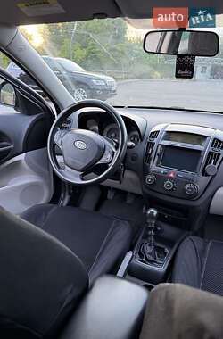 Хэтчбек Kia Ceed 2009 в 