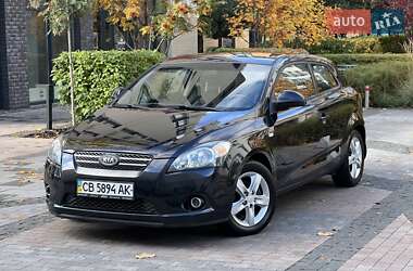 Хэтчбек Kia Ceed 2008 в 