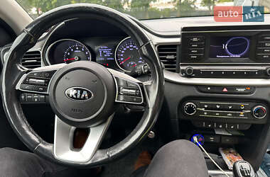 Хетчбек Kia Ceed 2019 в  фото 19 Хетчбек Kia Ceed 2019 в