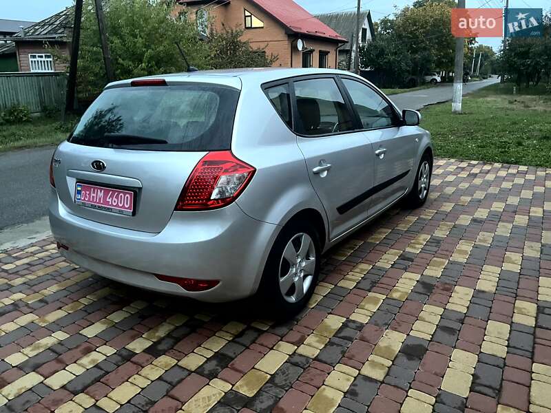 Хетчбек Kia Ceed 2010 в Ніжині фото 4 Хетчбек Kia Ceed 2010 в Ніжині