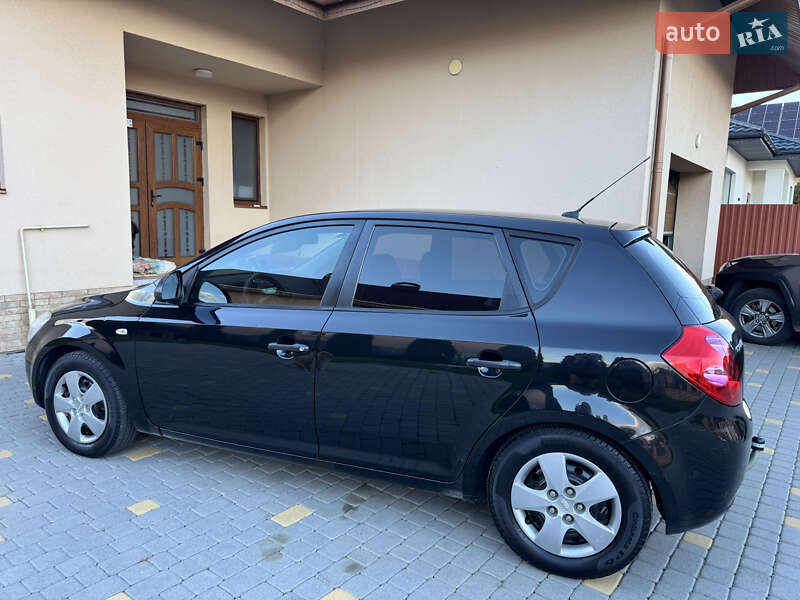 Хетчбек Kia Ceed 2007 в Ужгороді фото 2 Хетчбек Kia Ceed 2007 в Ужгороді