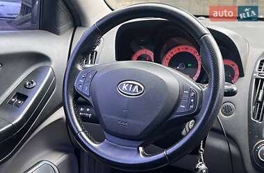 Хэтчбек Kia Ceed 2008 в 