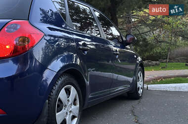 Хетчбек Kia Ceed 2008 в 