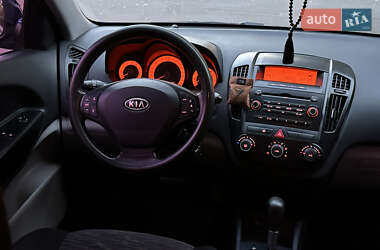 Хетчбек Kia Ceed 2008 в 