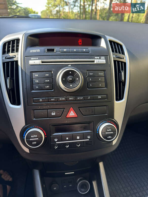 Універсал Kia Ceed 2012 в Острозі